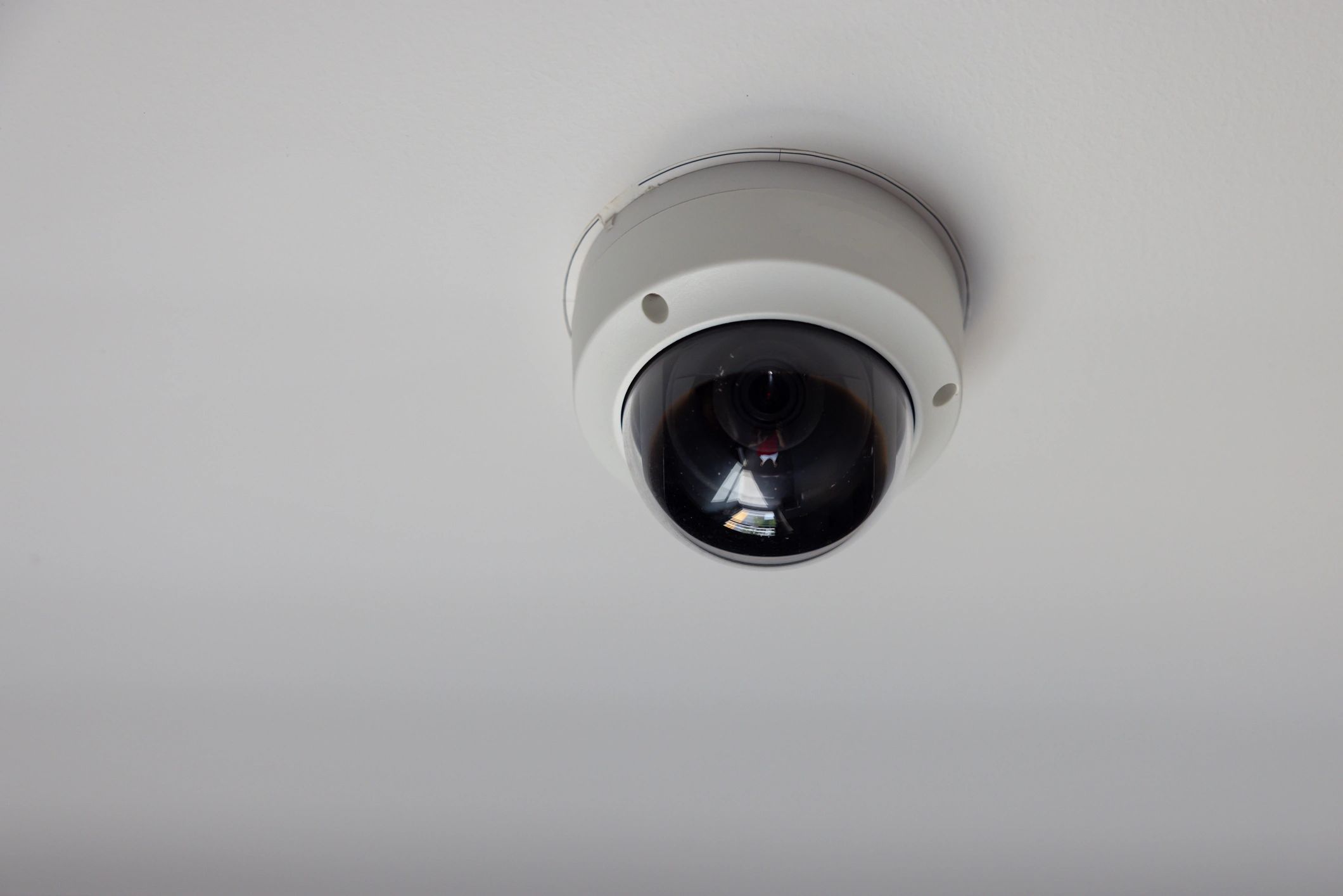 Single ceiling-mounted security camera